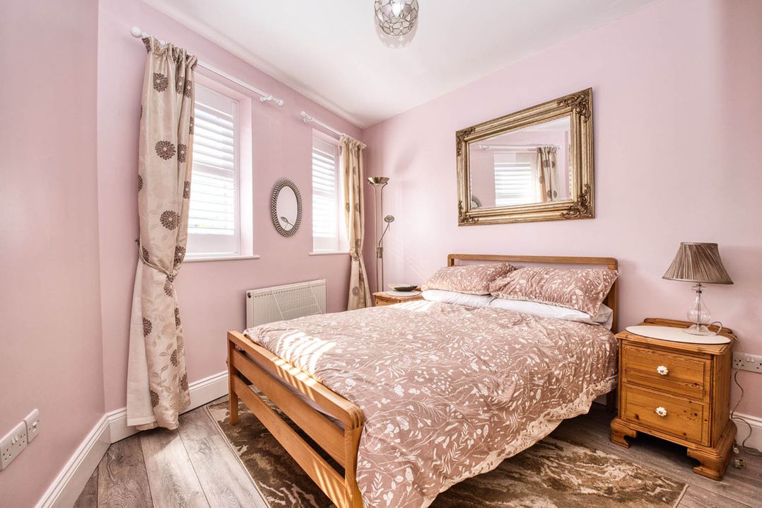 1bed apartment nr beach with garden