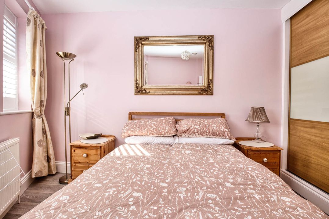 1bed apartment nr beach with garden