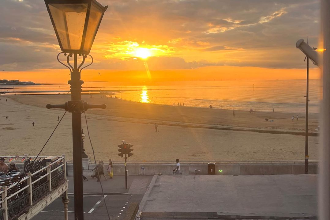 1bed apartment nr beach with garden
