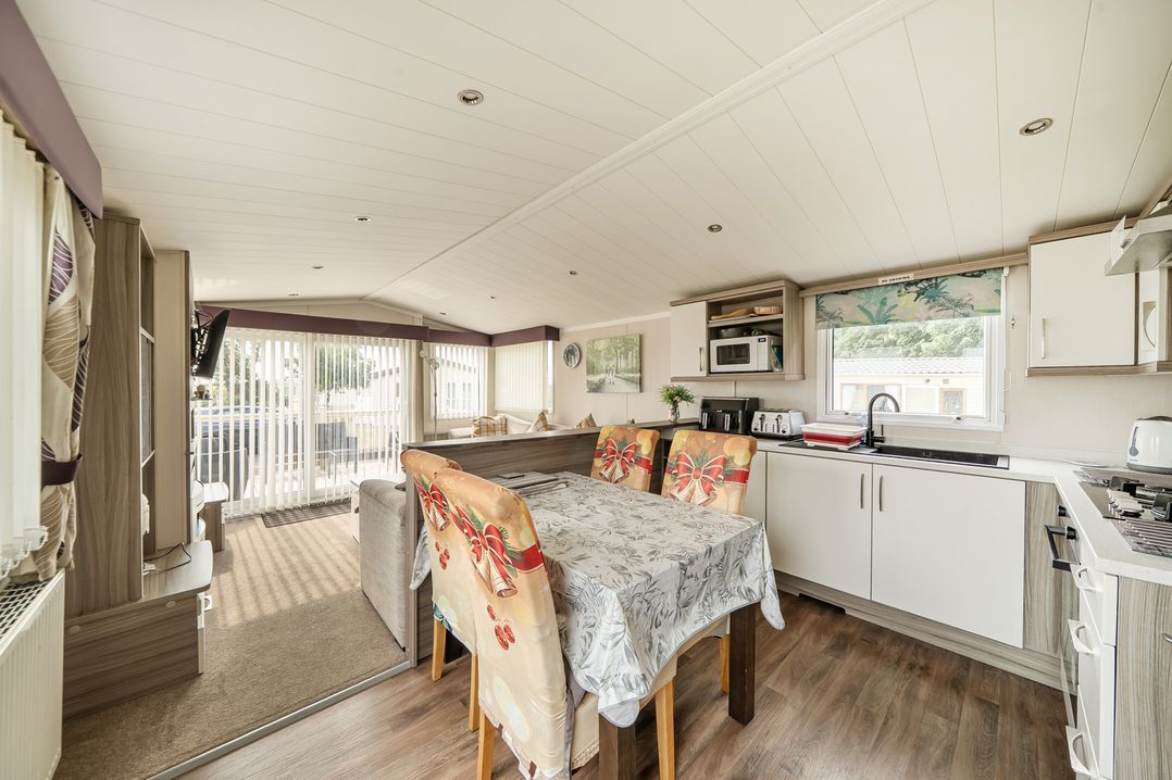 Caravan Sleeps 6  Near The Deep & Old Town