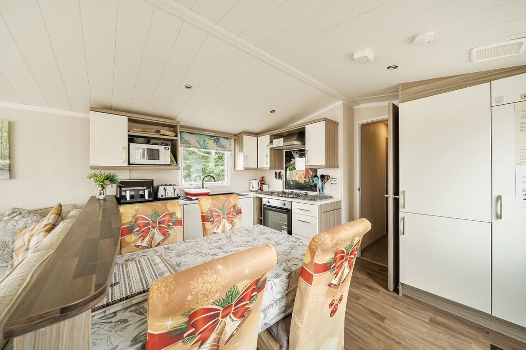 Caravan Sleeps 6  Near The Deep & Old Town