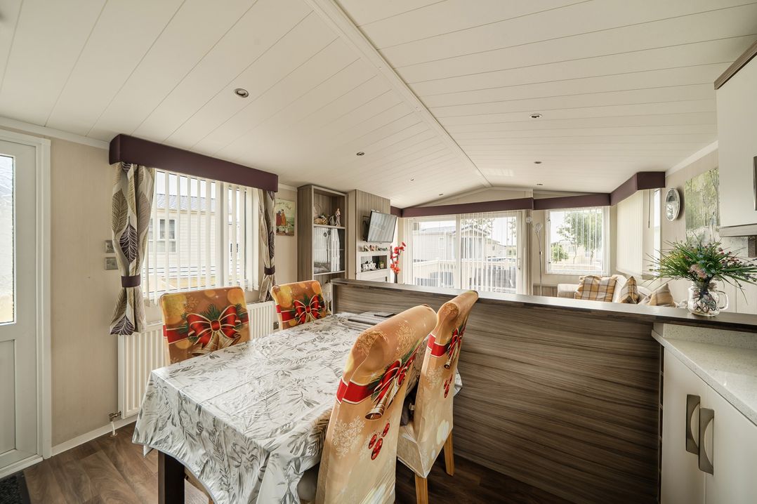 Caravan Sleeps 6  Near The Deep & Old Town