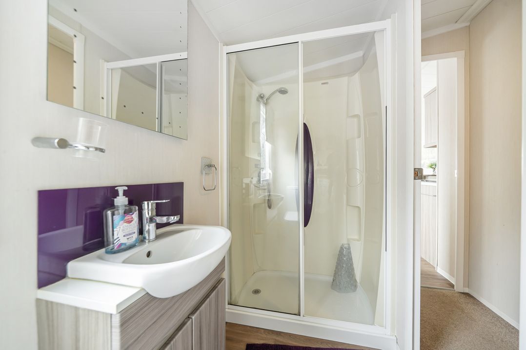 Caravan Sleeps 6  Near The Deep & Old Town
