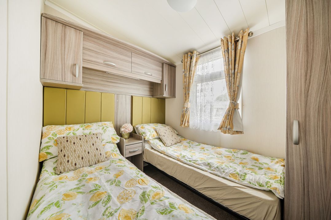 Caravan Sleeps 6  Near The Deep & Old Town