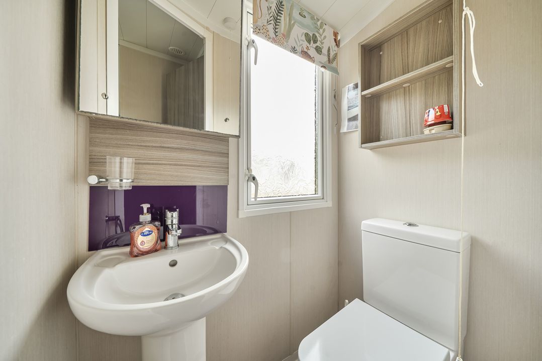 Caravan Sleeps 6  Near The Deep & Old Town