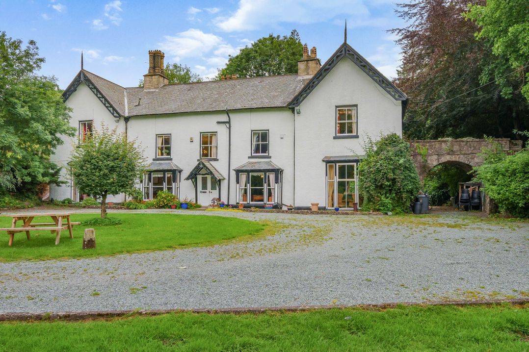 Brookside Manor House