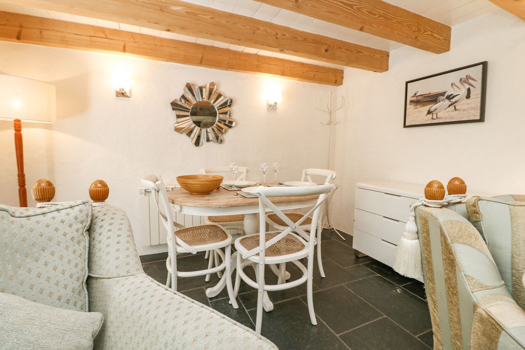 2 Rose Cottages