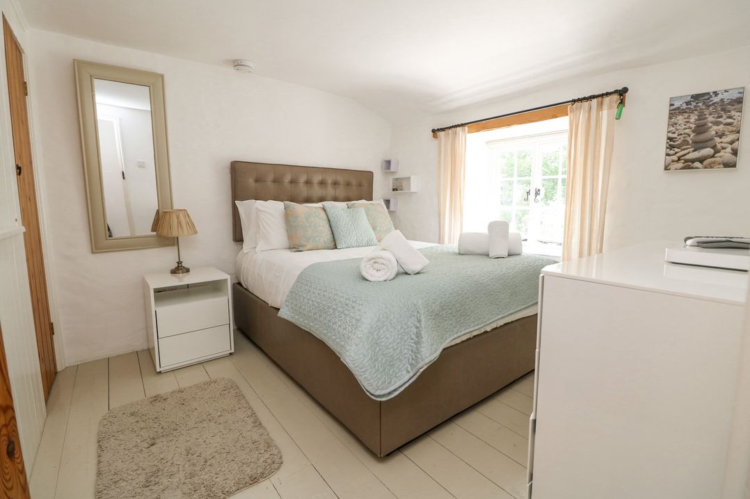 2 Rose Cottages