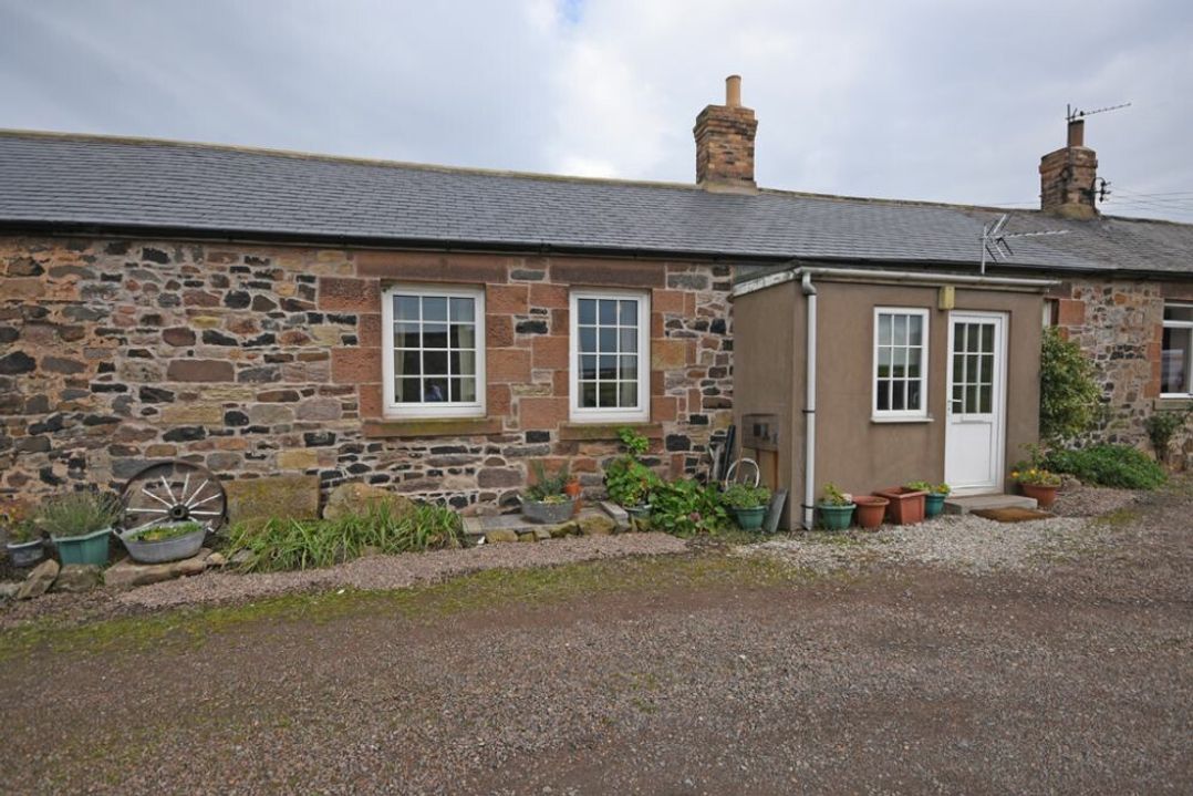 No2 Budle Bay Cottage