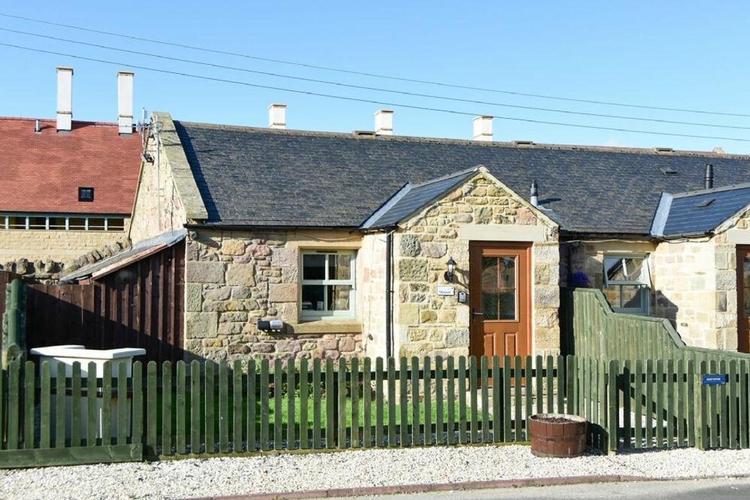 Avocet Cottage - Lucker Steadings