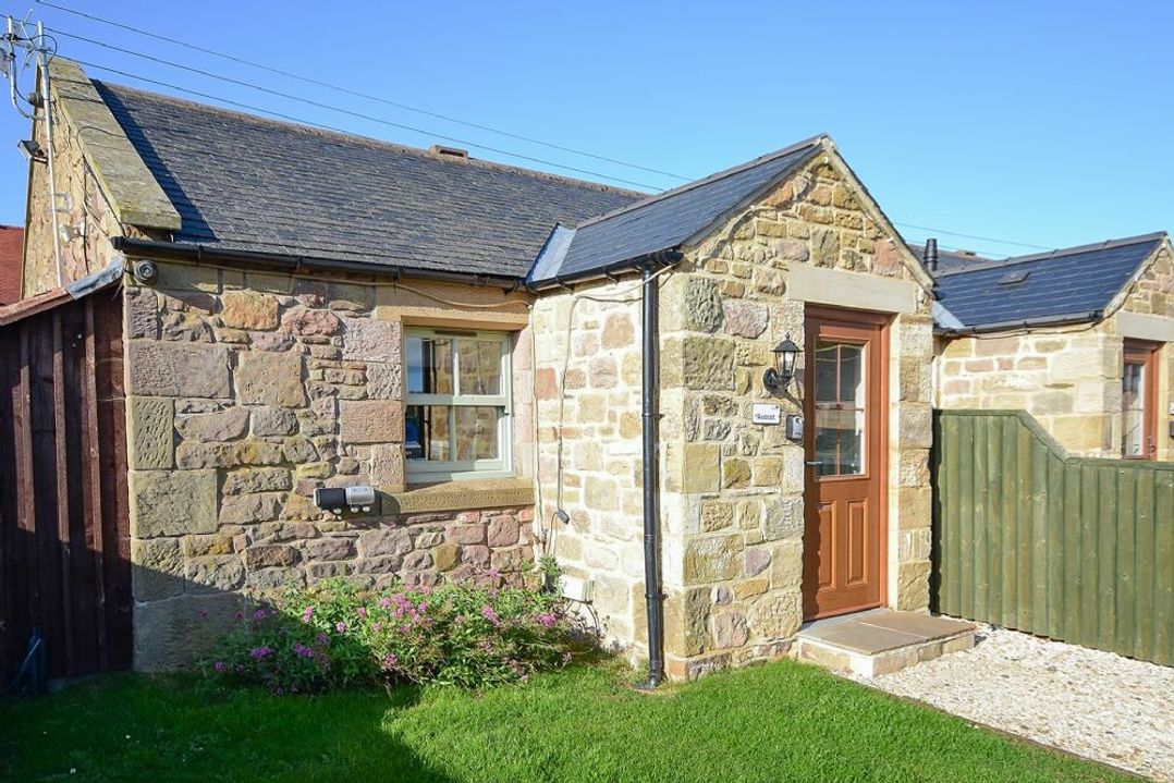Avocet Cottage - Lucker Steadings