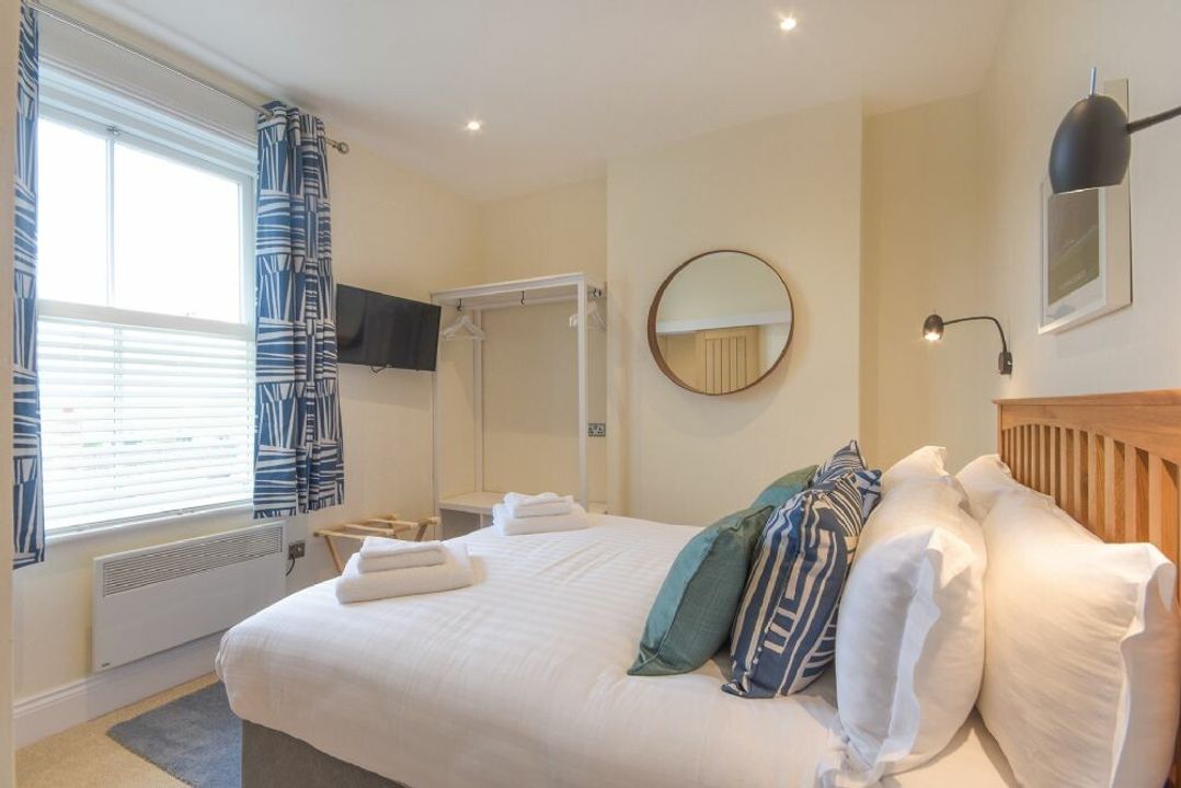 Dolphin Stone Lodge