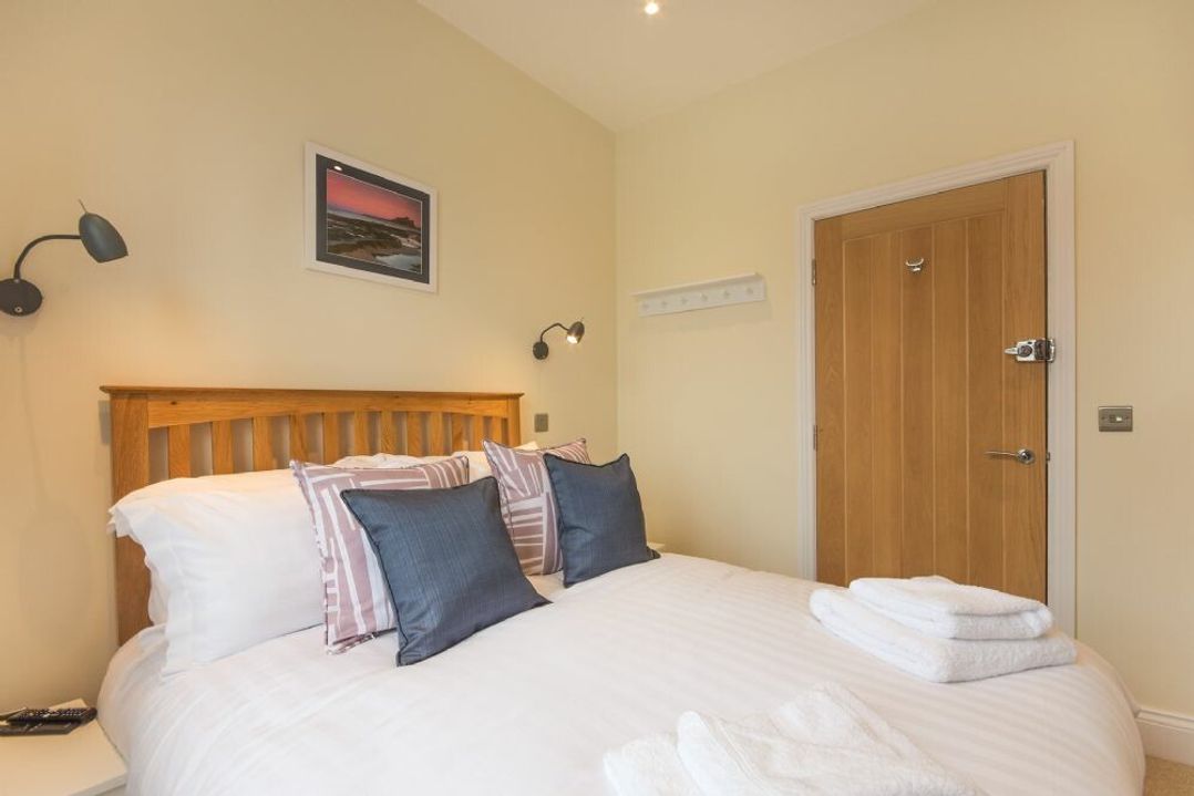 Dolphin Stone Lodge