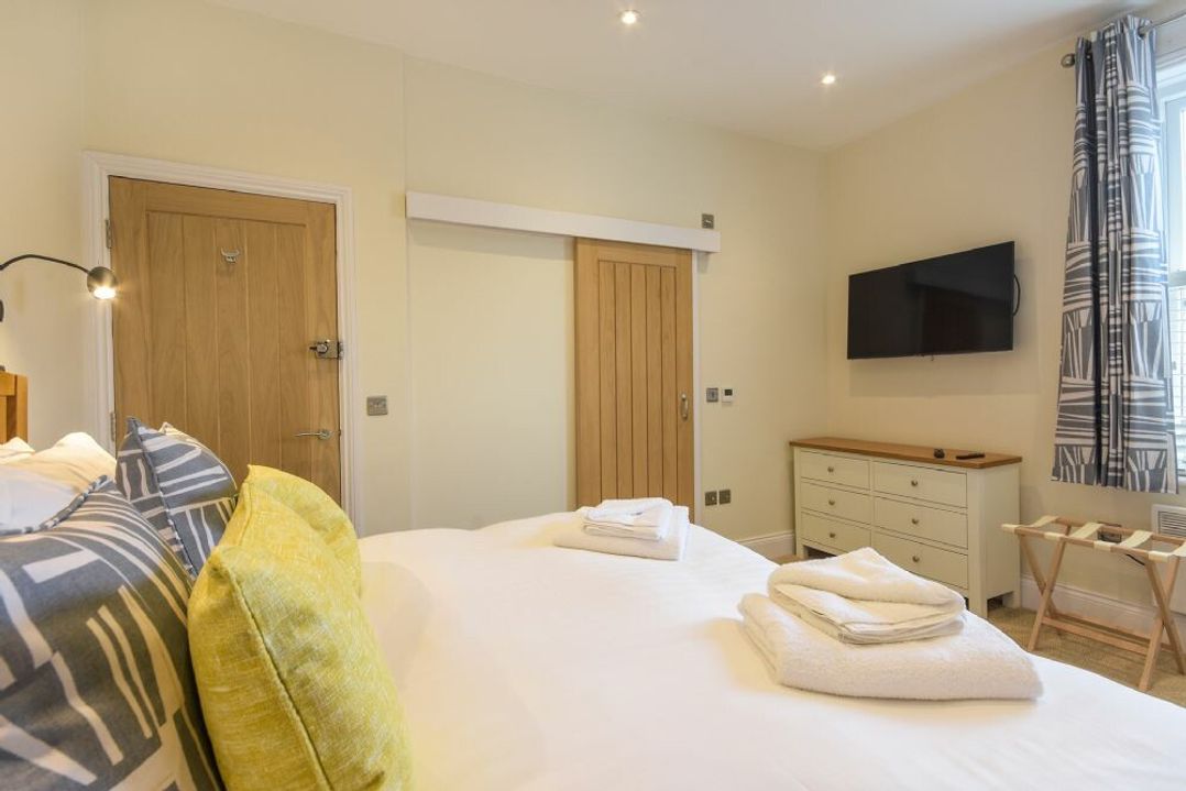 Dolphin Stone Lodge