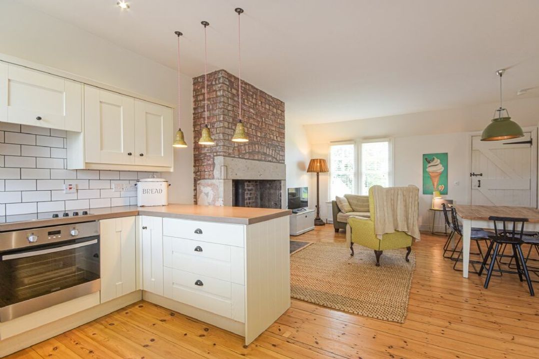 Armstrong Cottages No6