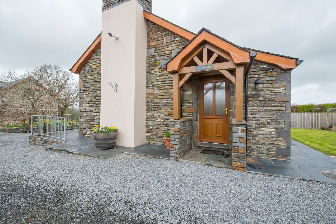 Hirwaun Cottage