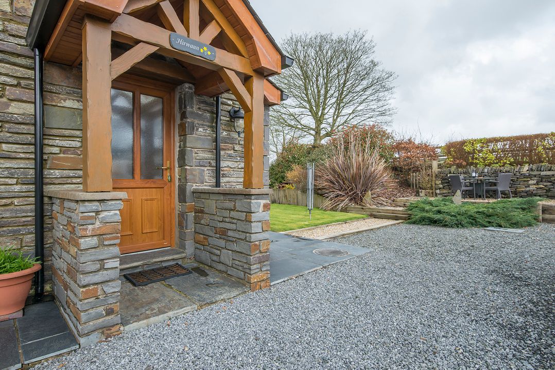 Hirwaun Cottage