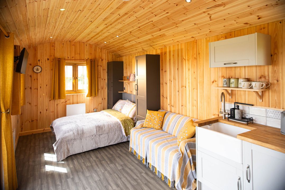 Head For the Hills Glamping - Skylark Shepherd's Hut