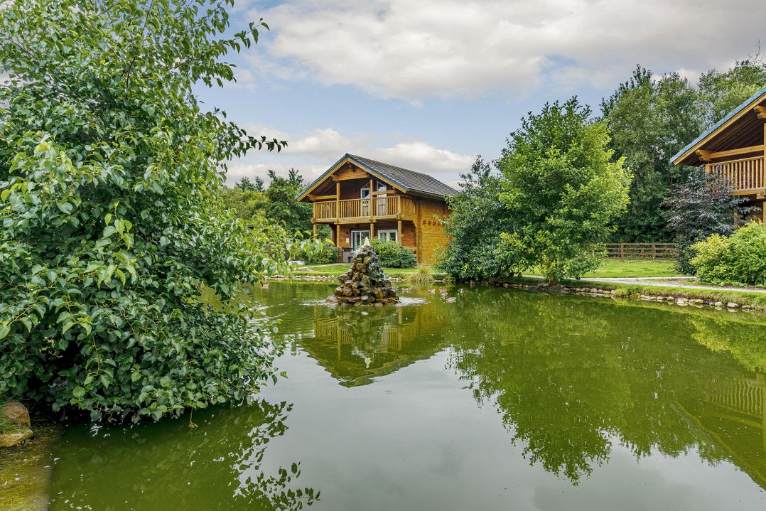 Birch Waterside Spa (Pet)