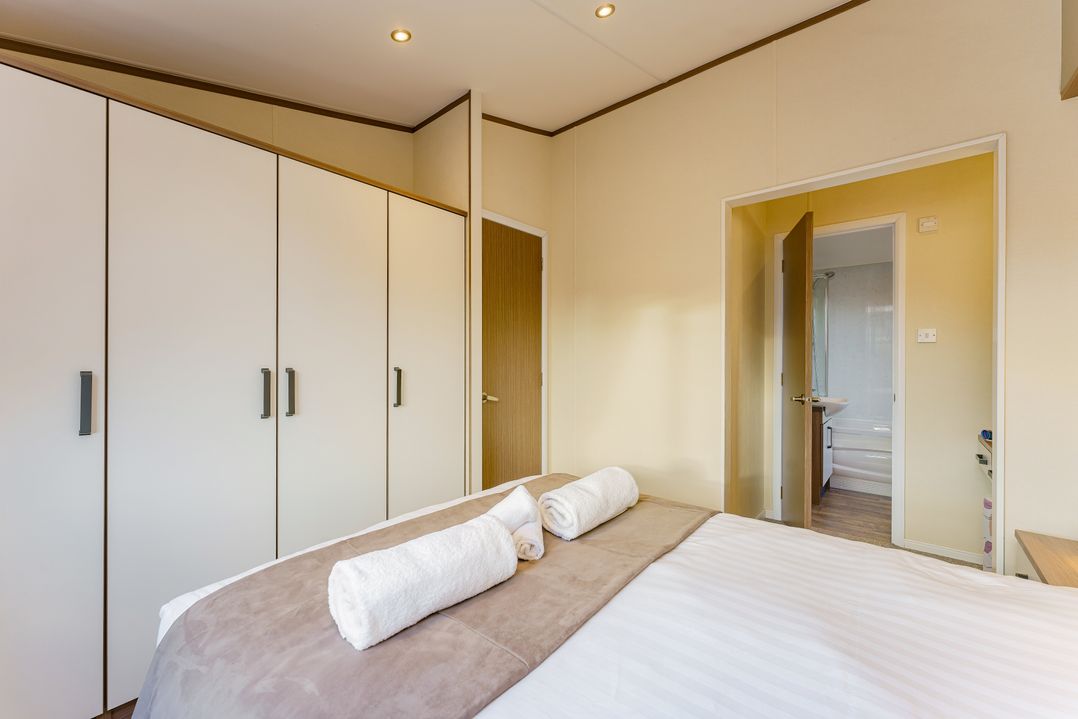 Oak Waterside Spa (Pet)