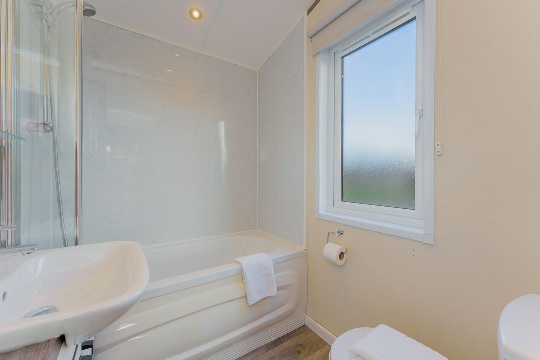 Oak Waterside Spa (Pet)