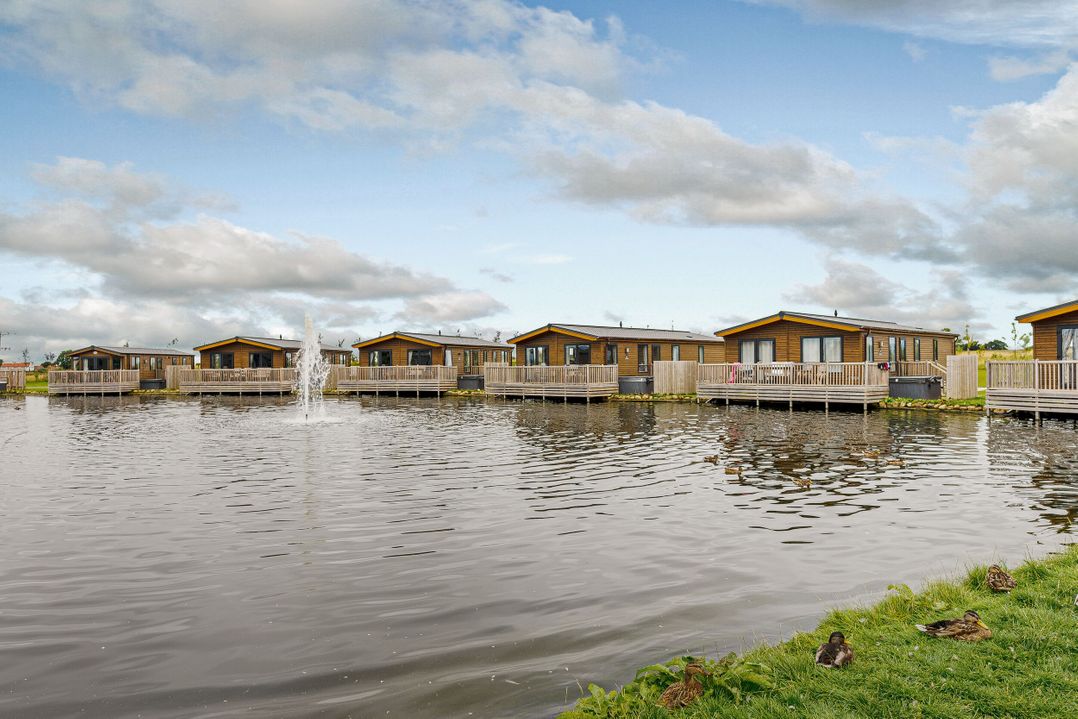 Larch Waterside Spa (Pet)