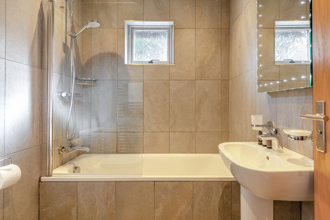 Summerleaze Garden Cottage 2 Spa