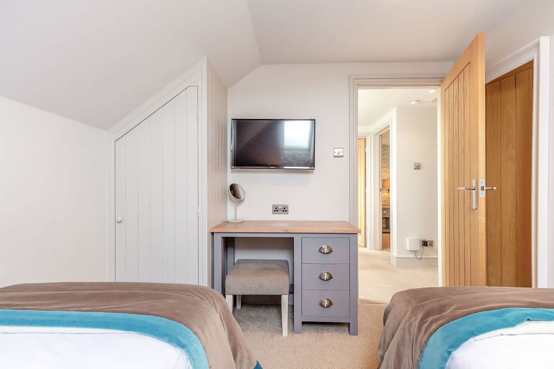 Summerleaze Garden Cottage 3 Spa