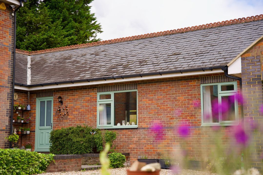 Tring Grange Cottage, Sleeps 2 with Onsite Parking
