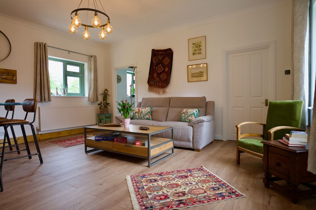 Tring Grange Cottage, Sleeps 2 with Onsite Parking