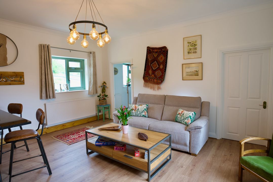 Tring Grange Cottage, Sleeps 2 with Onsite Parking