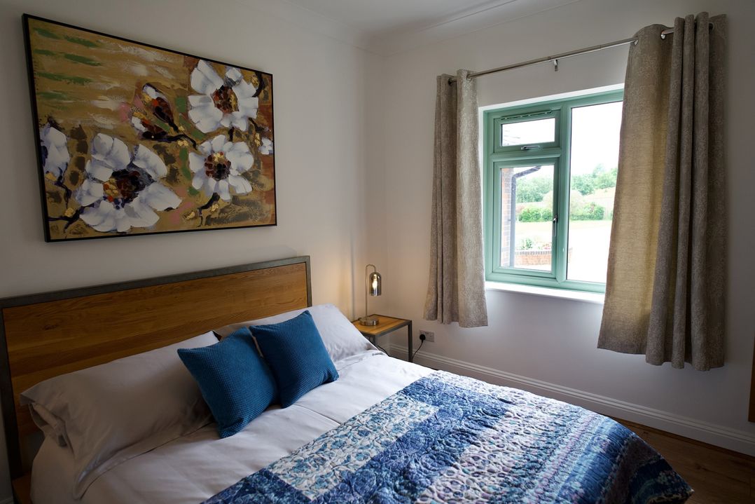 Tring Grange Cottage, Sleeps 2 with Onsite Parking