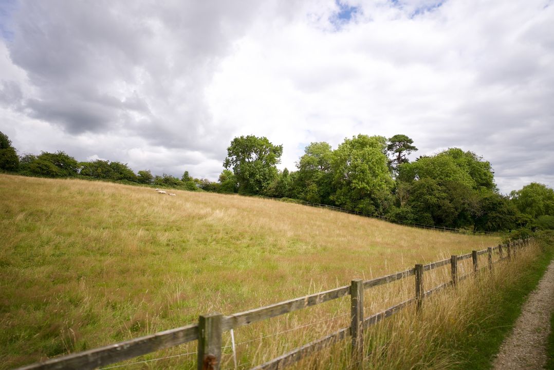 Tring Grange Cottage, Sleeps 2 with Onsite Parking