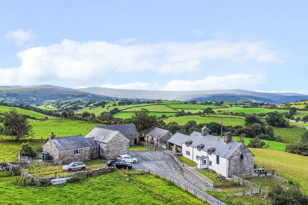 Orsedd Wen Farmhouse