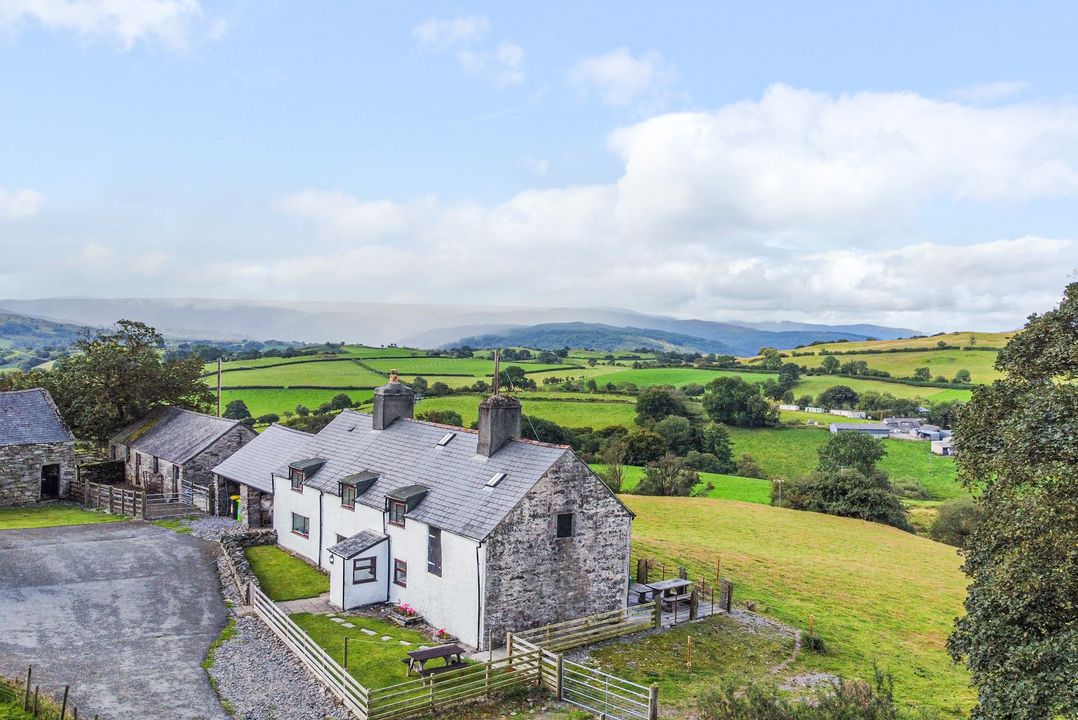Orsedd Wen Farmhouse