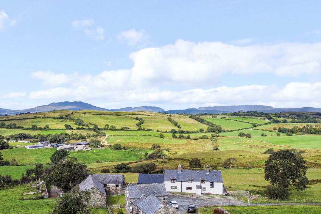 Orsedd Wen Farmhouse