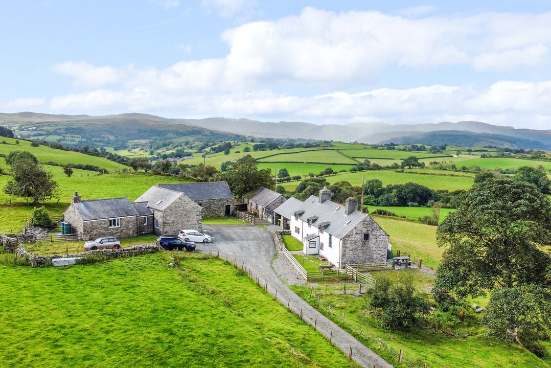 Orsedd Wen Farmhouse