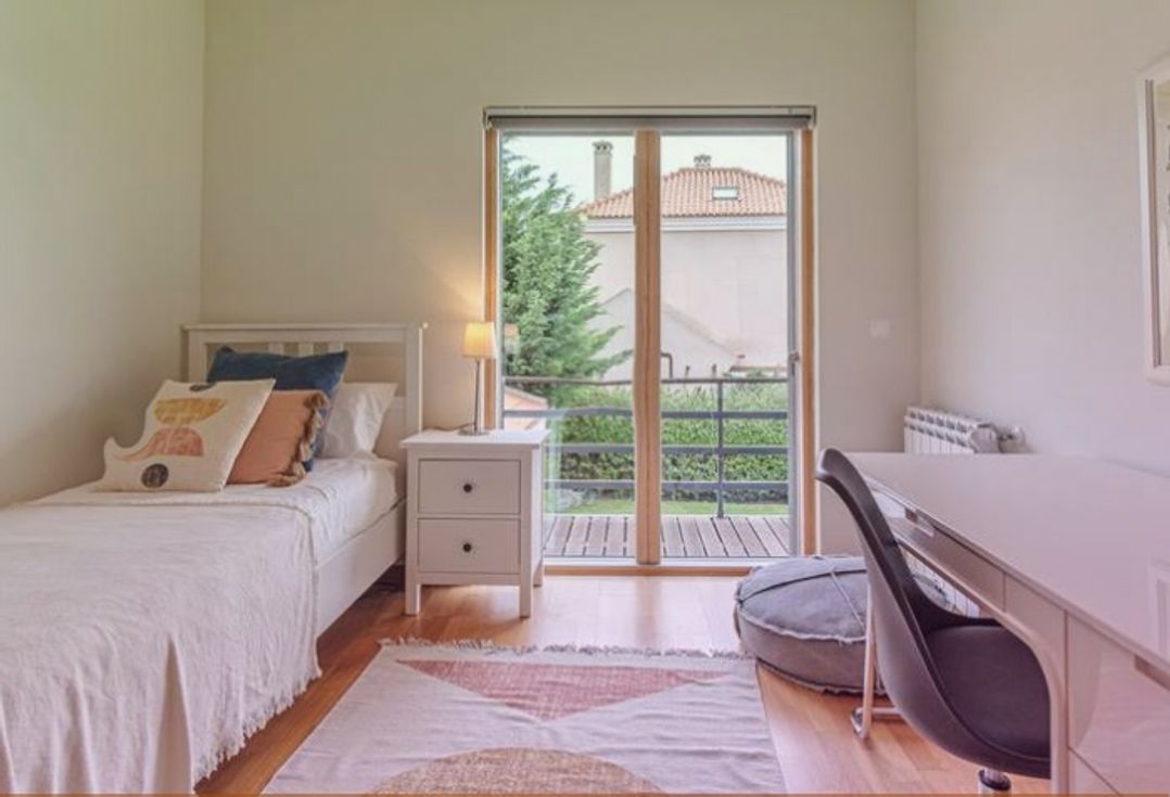 Equinox: Elegant house with a swimming pool