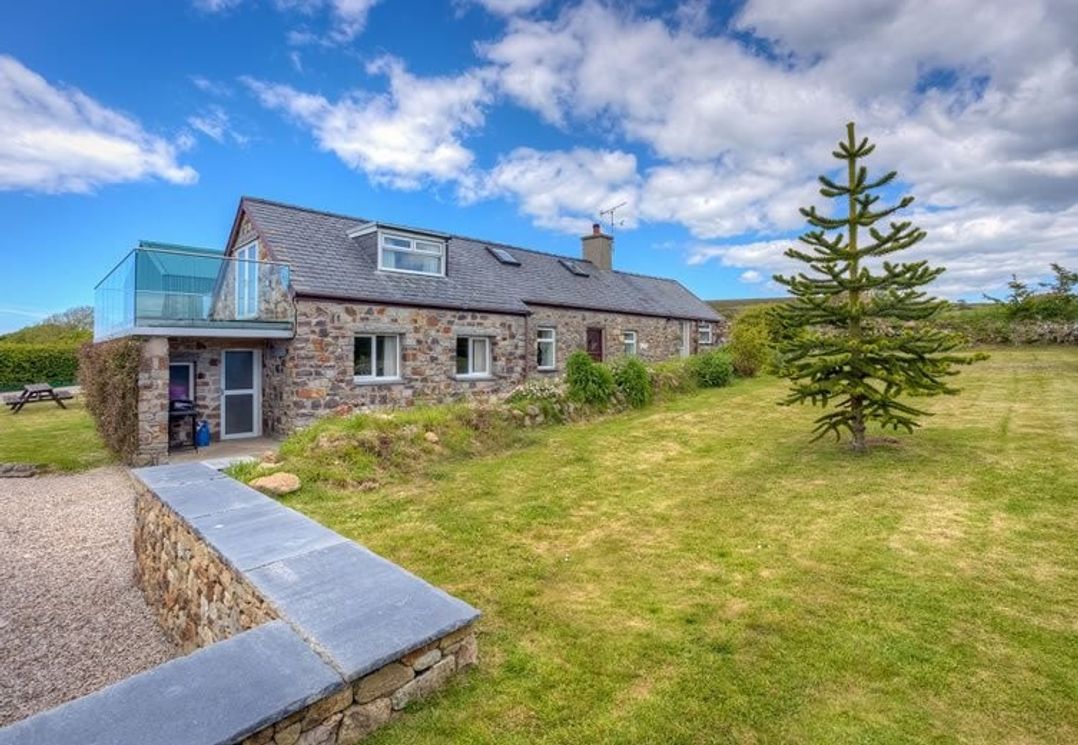 Court Farm in Mynytho, Gwynedd | Cottages & Lodges