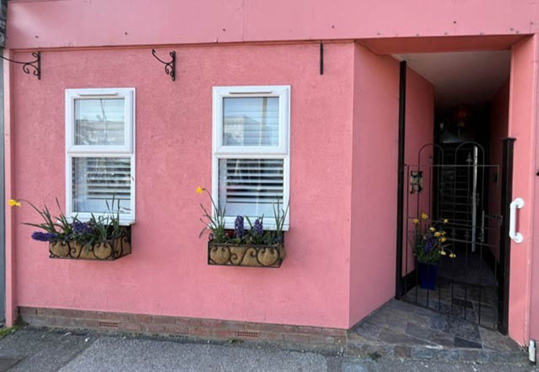 1bed apartment nr beach with garden