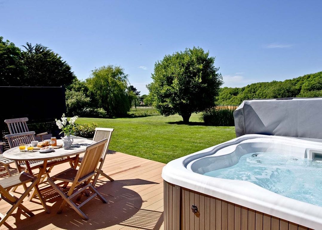 Summerleaze Garden Cottage 2 Spa