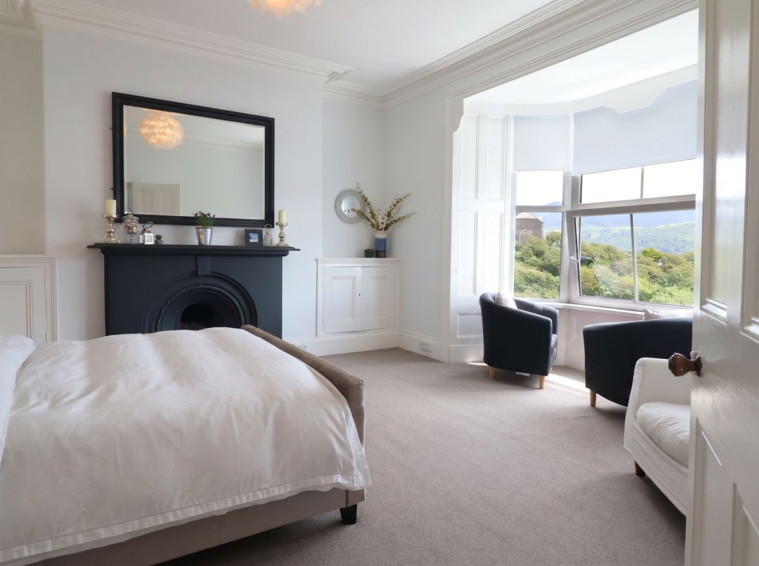 5 Porkington Terrace
