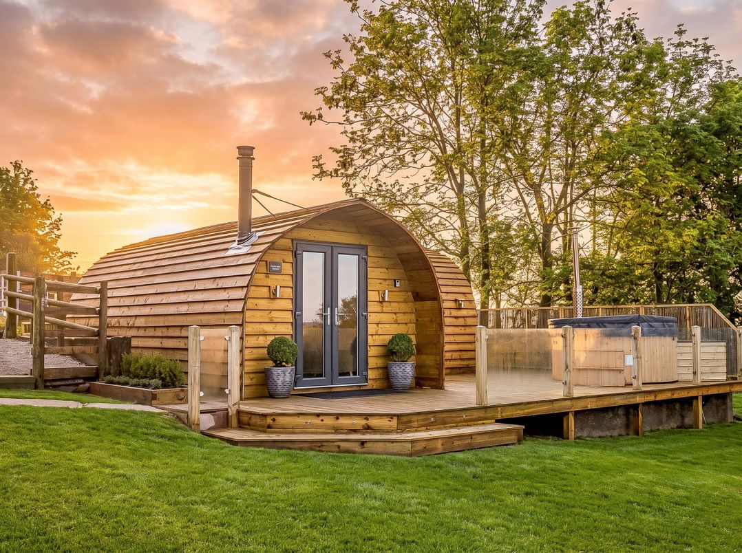 The Lodge at Brambles Farm Sleeps 4  Hot Tub