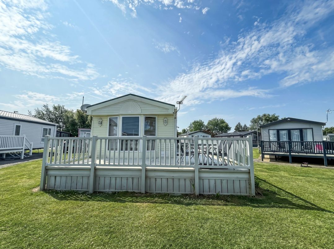 Super 2 bed 6 berth caravan pets go free