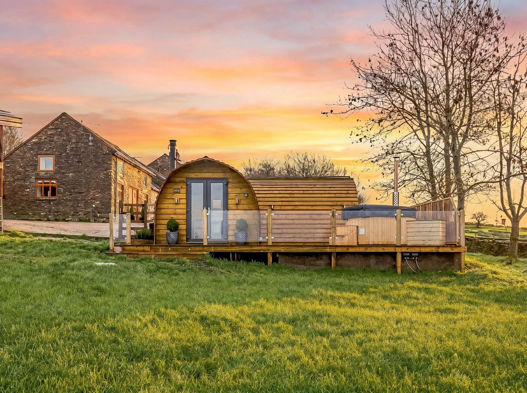 The Lodge at Brambles Farm Sleeps 4  Hot Tub