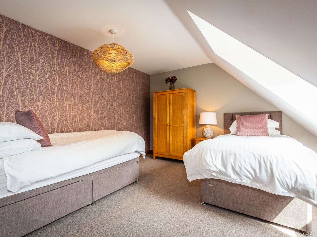 Broadleaf Lodge