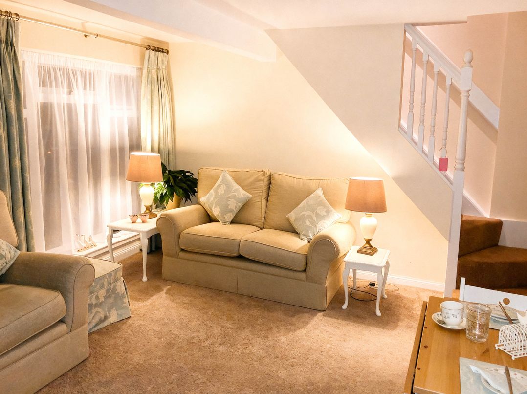 1 Bed House - Central, Free Parking, Wifi