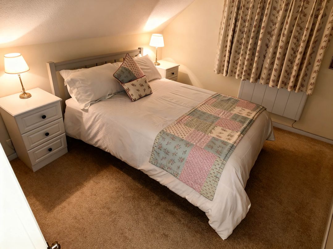 1 Bed House - Central, Free Parking, Wifi