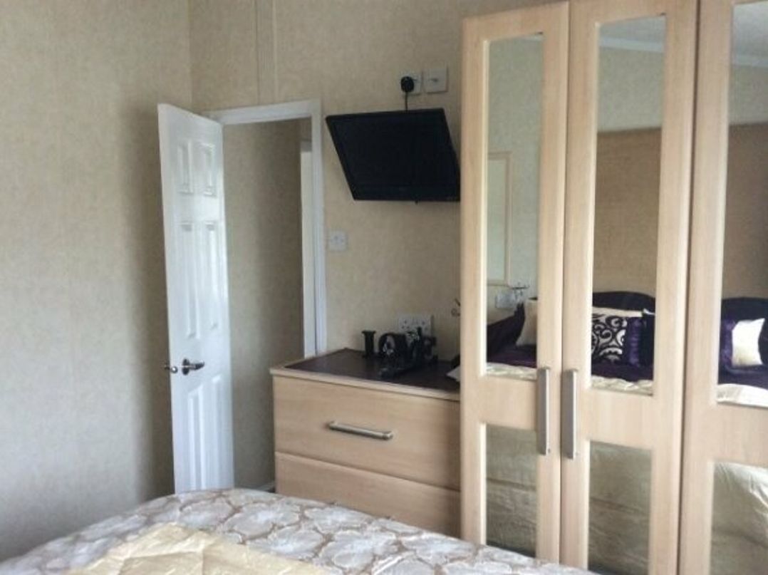 Hopton Holiday Village - Holiday Accommodation 1249