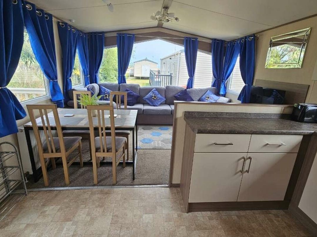 Broadland Sands - Holiday Accommodation 15327